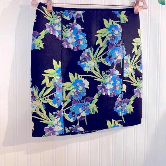 Elizabeth & James floral zip scuba skirt Sz S - Picture 2 of 7